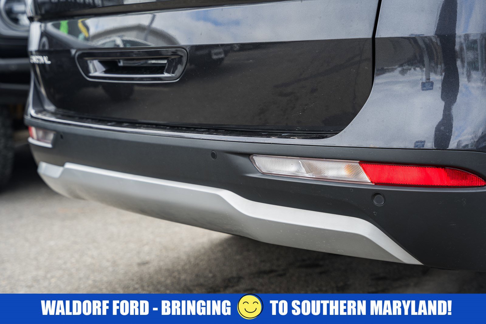 Used 2023 Kia Carnival LX image 7