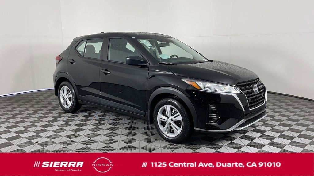 New 2025 Nissan Kicks Play S