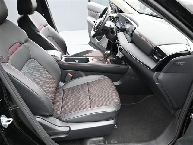 Used 2025 Nissan Kicks SR image 28