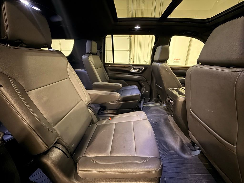 Used 2022 Chevrolet Suburban LT w/ Luxury Package image 32