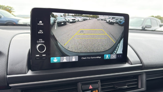 Used 2025 Honda Pilot Touring image 18
