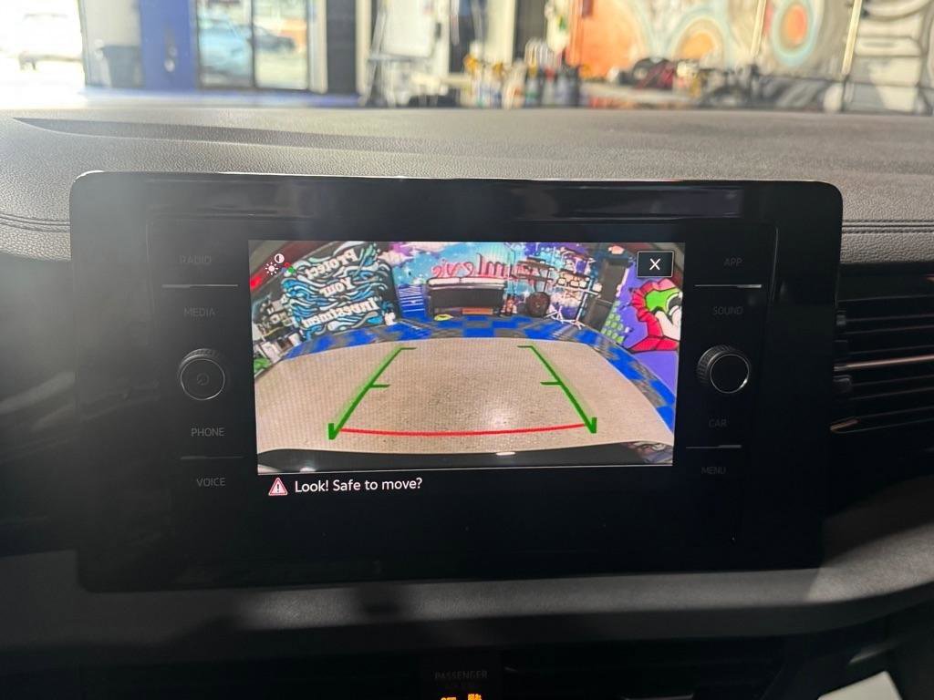 Used 2025 Volkswagen Jetta SE image 17