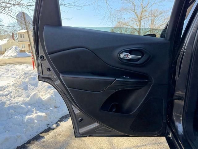 Used 2014 Jeep Cherokee Trailhawk w/ Leather Interior Group image 27