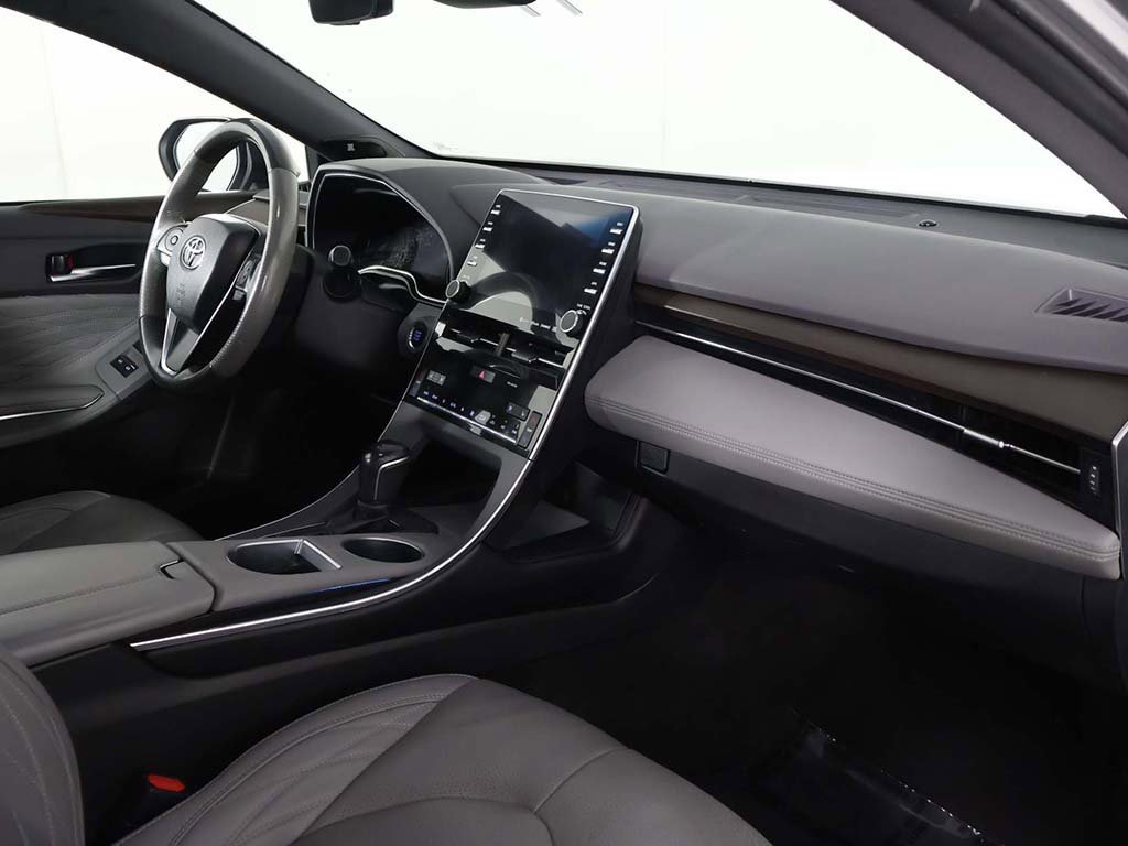Used 2019 Toyota Avalon Limited image 32
