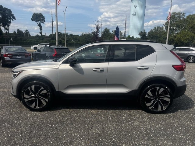 Certified 2023 Volvo XC40 B5 Plus w/ Protection Package Premier image 7