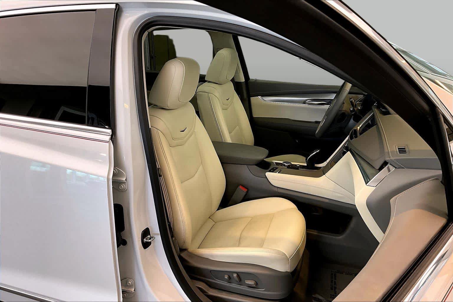 Used 2022 Cadillac XT5 Premium Luxury FWD image 9