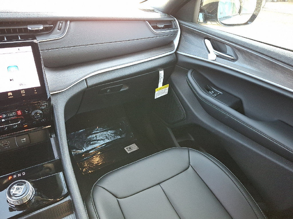 New 2025 Jeep Grand Cherokee Limited AWD/4WD image 12