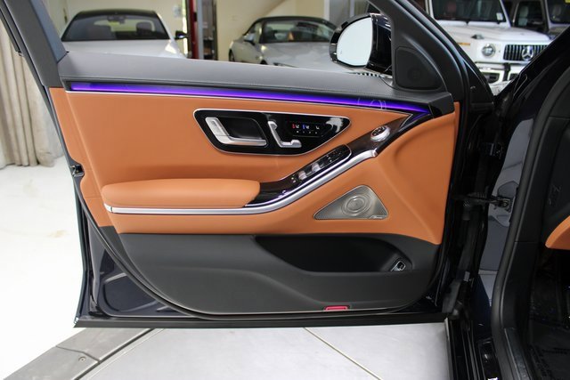 Used 2022 Mercedes-Benz S 500 4MATIC w/ 3D Technology Package image 39