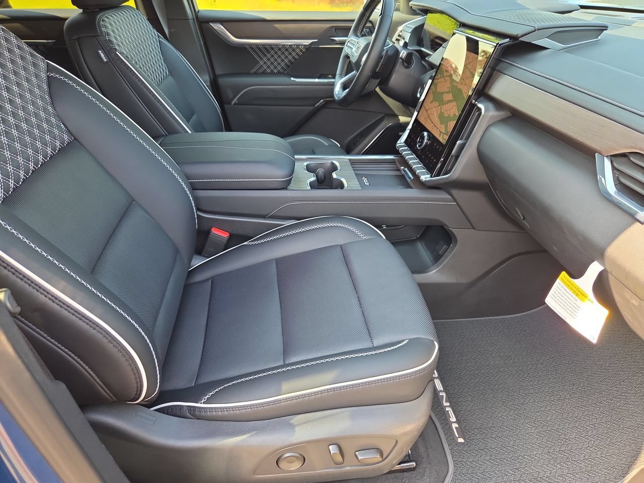 Used 2026 GMC Acadia Denali w/ Super Cruise Package FWD image 29