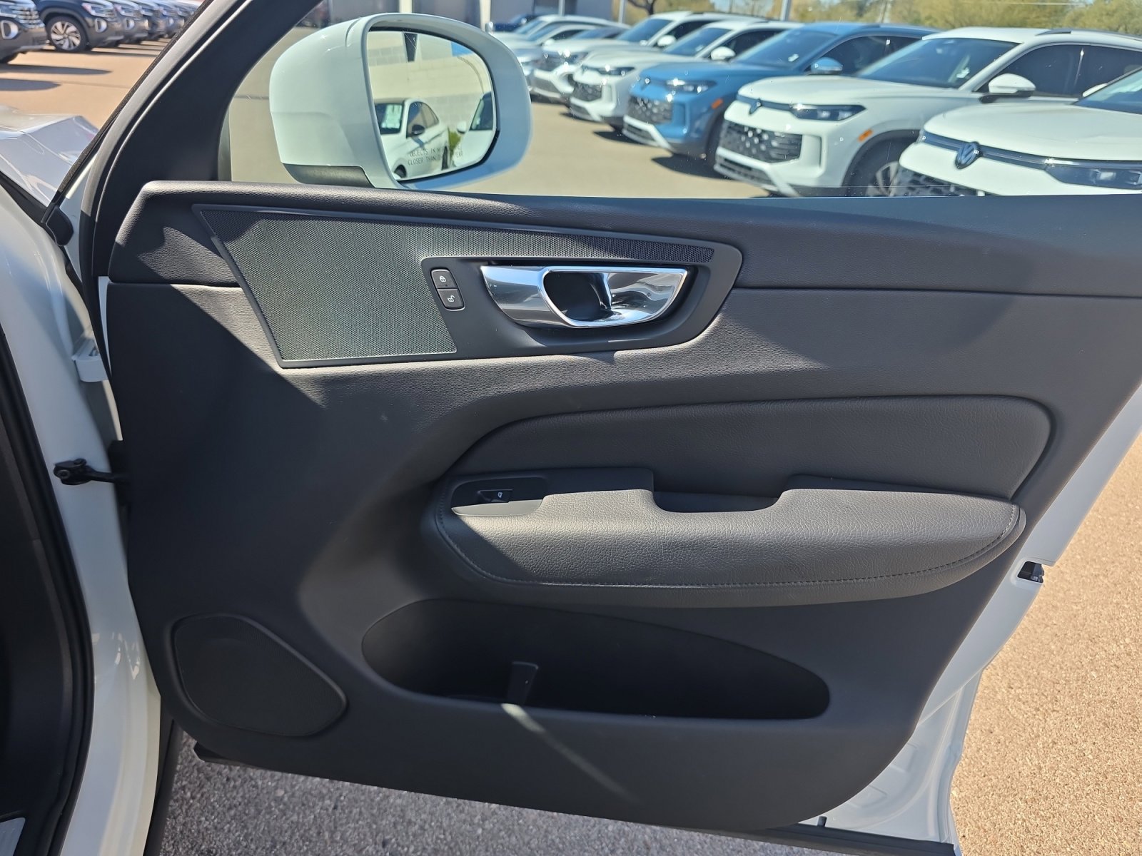 Used 2021 Volvo XC60 T5 Momentum w/ Premium Package image 16