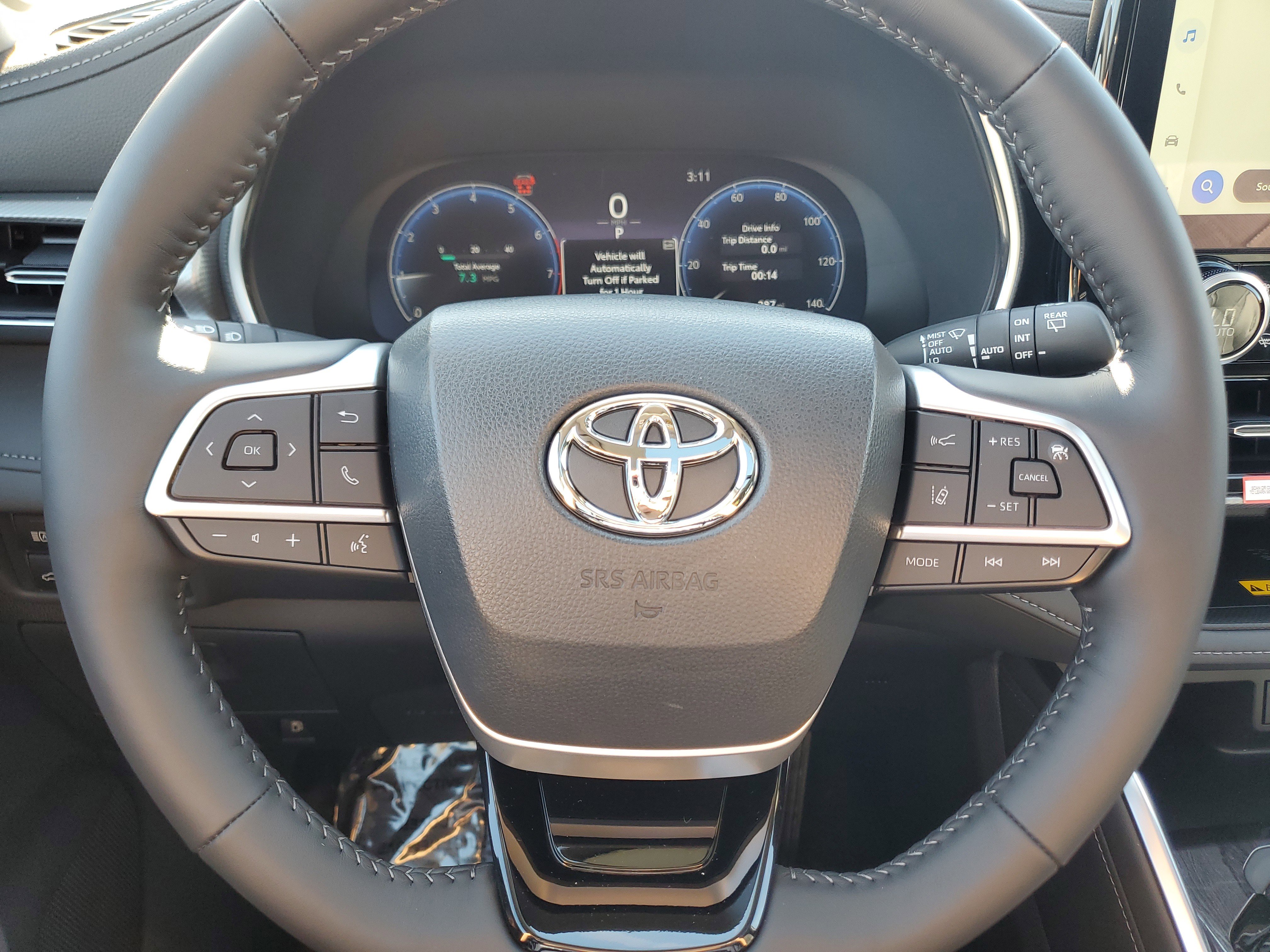 New 2025 Toyota Highlander Platinum image 26