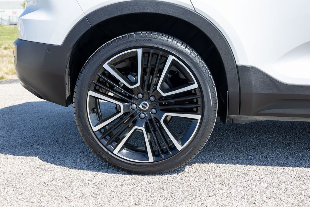 Used 2022 Volvo XC40 T5 R-Design image 25
