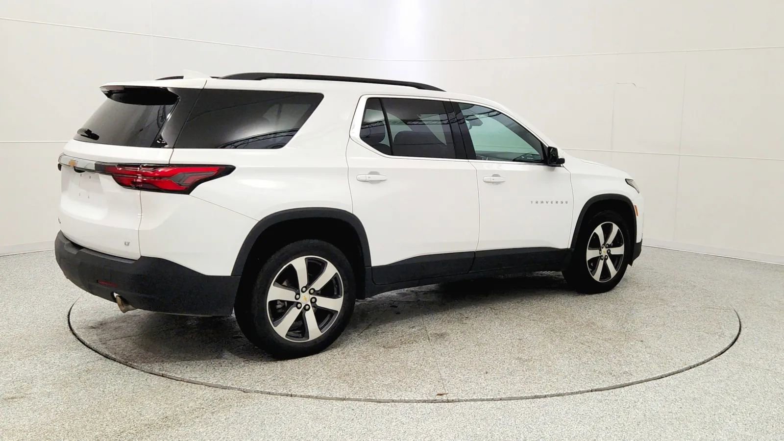 Used 2023 Chevrolet Traverse LT w/ LT Premium Package image 7