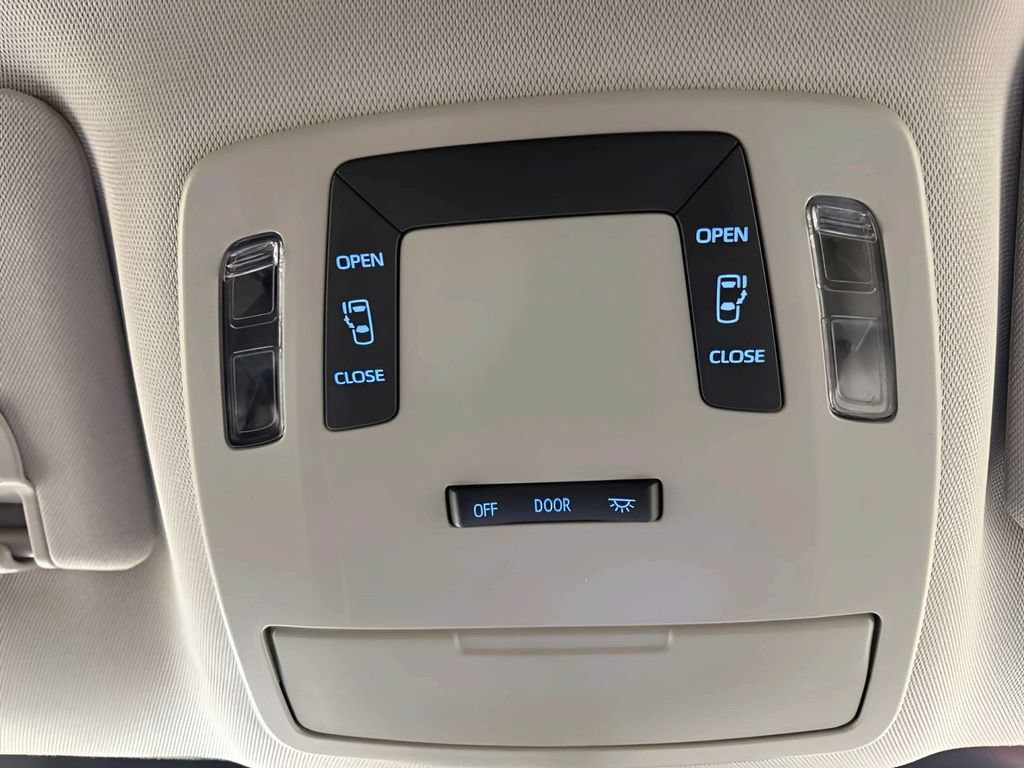 Used 2024 Toyota Sienna LE AWD/4WD image 34