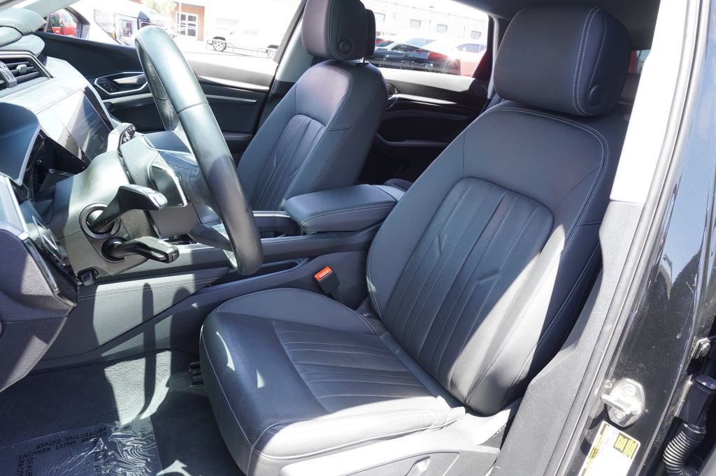 Used 2022 Audi e-tron Premium Plus w/ Premium Plus Package AWD/4WD image 14
