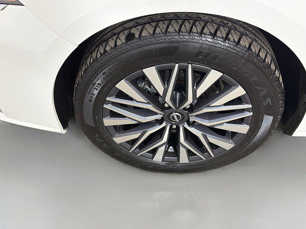 Used 2025 Nissan Altima 2.5 SV AWD/4WD image 16