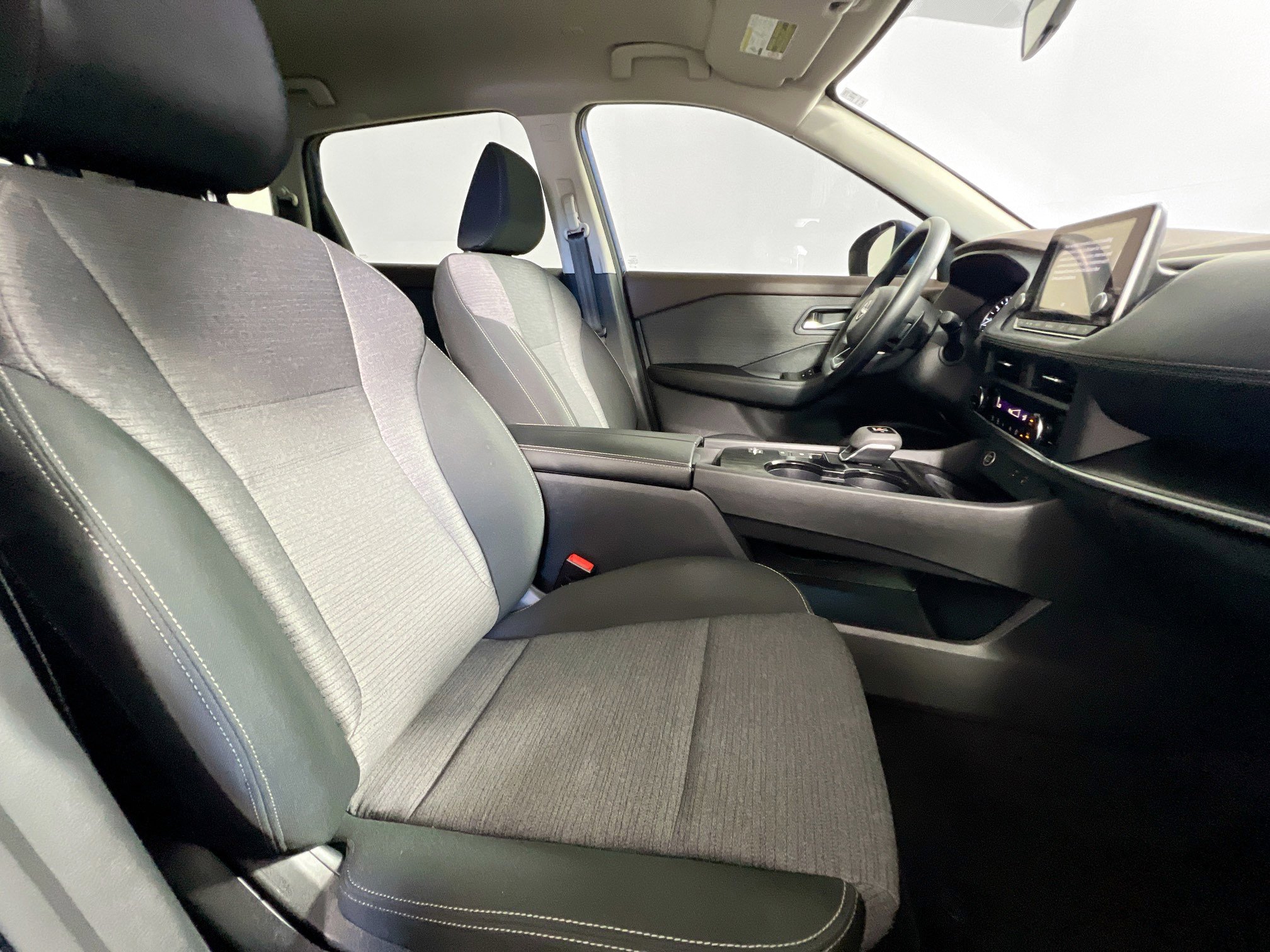 Used 2023 Nissan Rogue SV FWD image 31