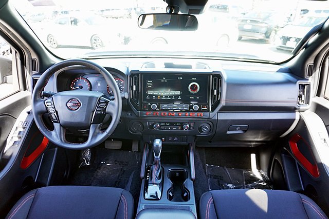 Used 2025 Nissan Frontier Pro-X RWD image 28