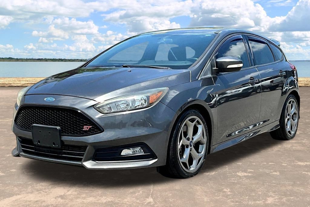 Used 2017 Ford Focus ST FWD image 4