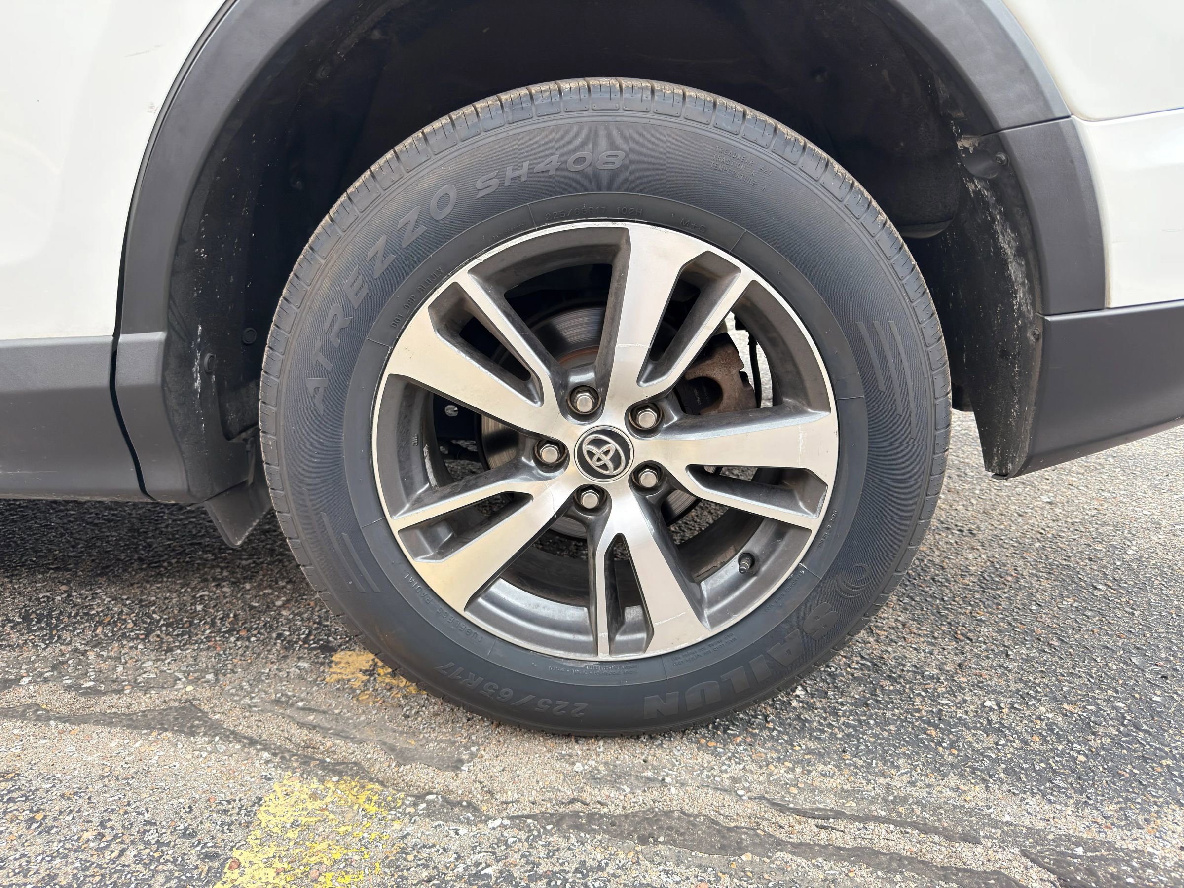 Used 2018 Toyota RAV4 XLE FWD image 25