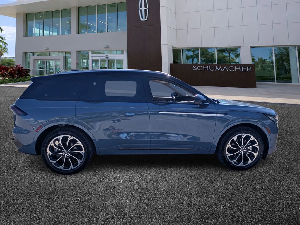 New 2025 Lincoln Nautilus Reserve image 8