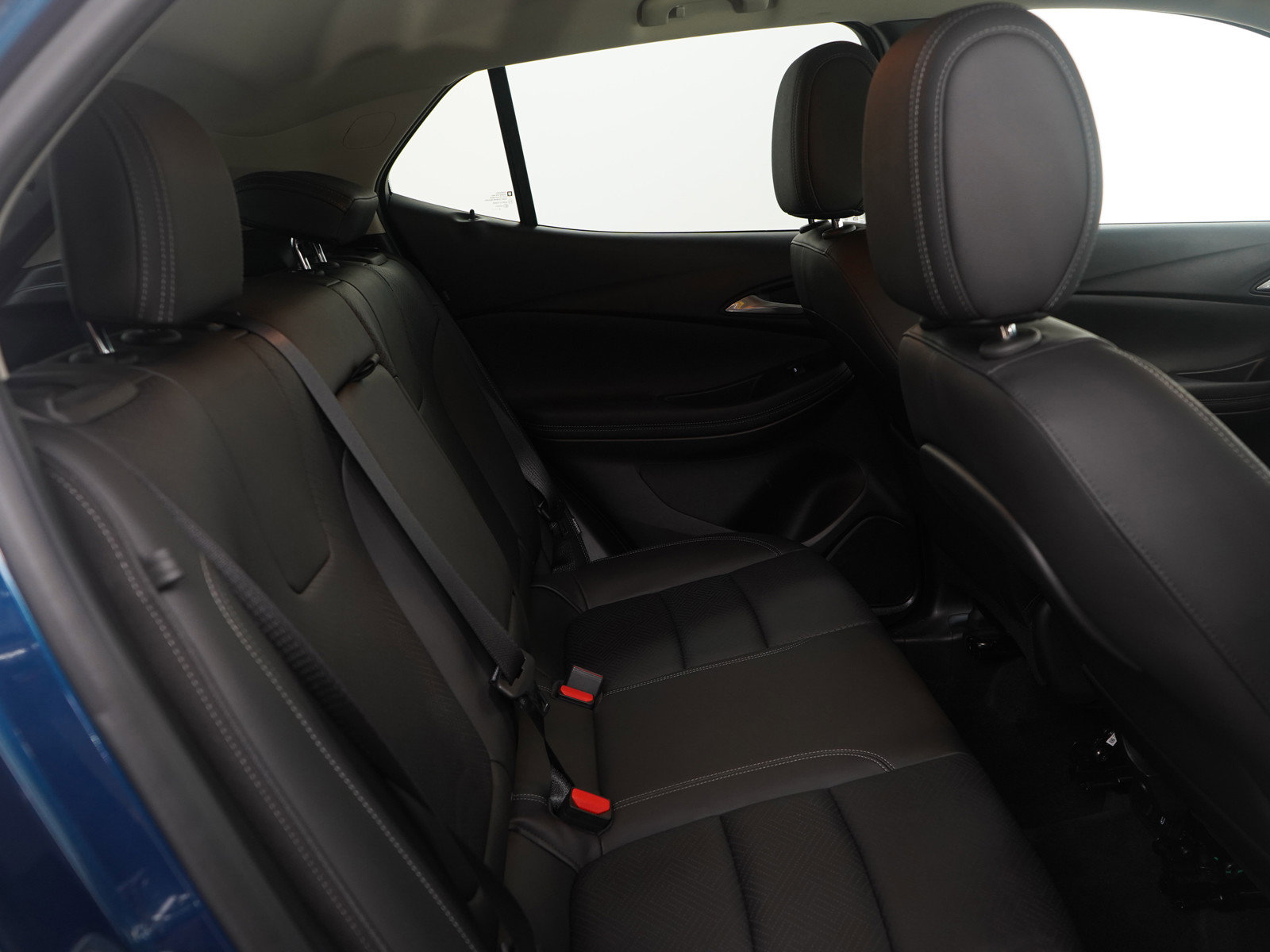 Used 2020 Buick Encore GX Essence image 12