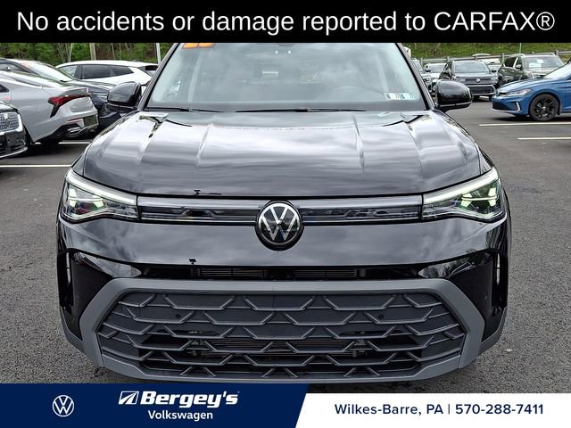 Used 2025 Volkswagen Taos SE AWD/4WD image 2