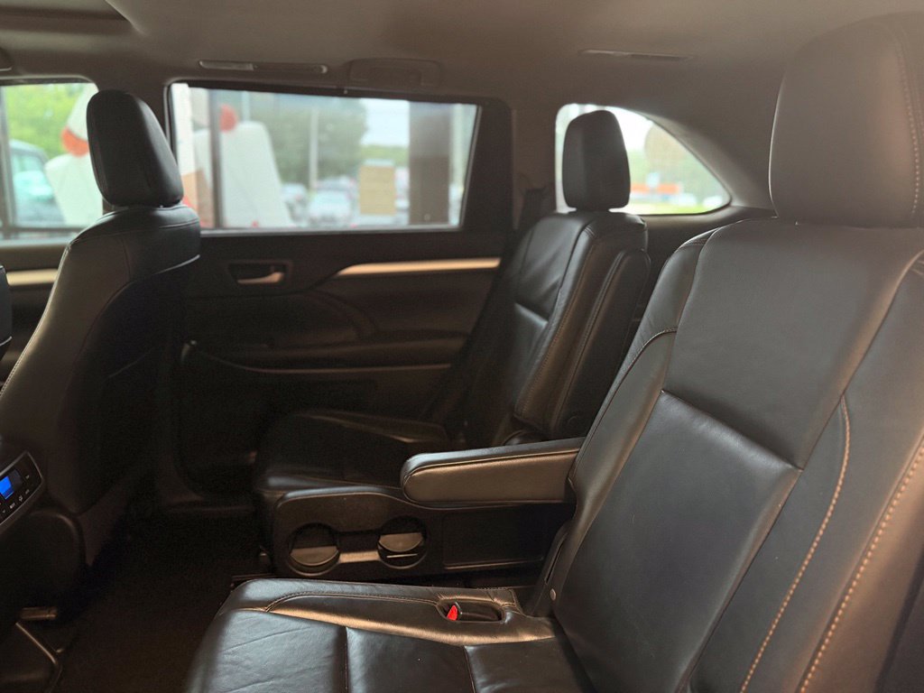 Used 2016 Toyota Highlander XLE AWD/4WD image 11