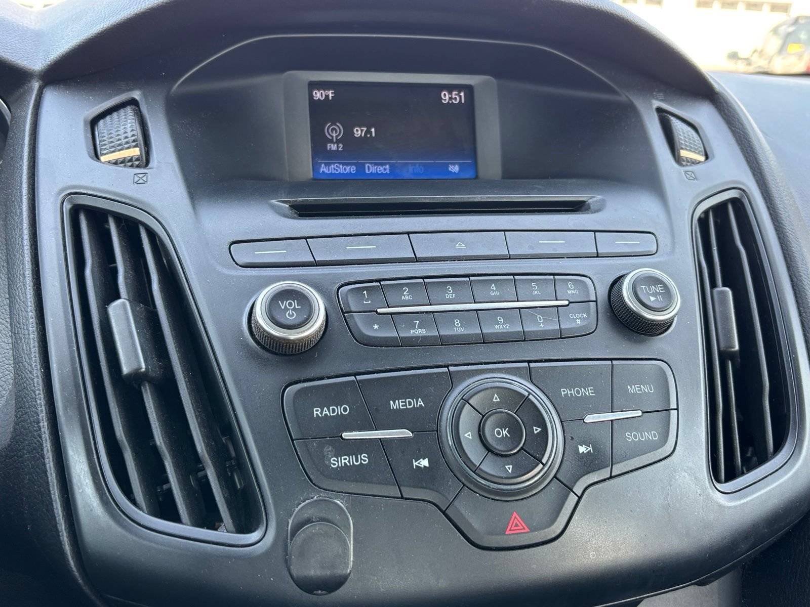 Used 2015 Ford Focus SE w/ Reverse Sensing Package FWD image 12