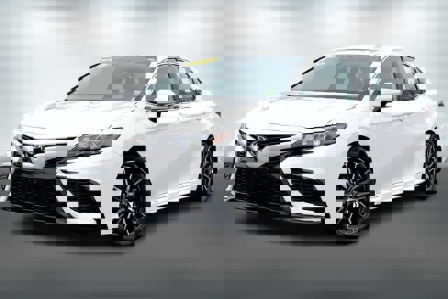 Used 2024 Toyota Camry SE image 12