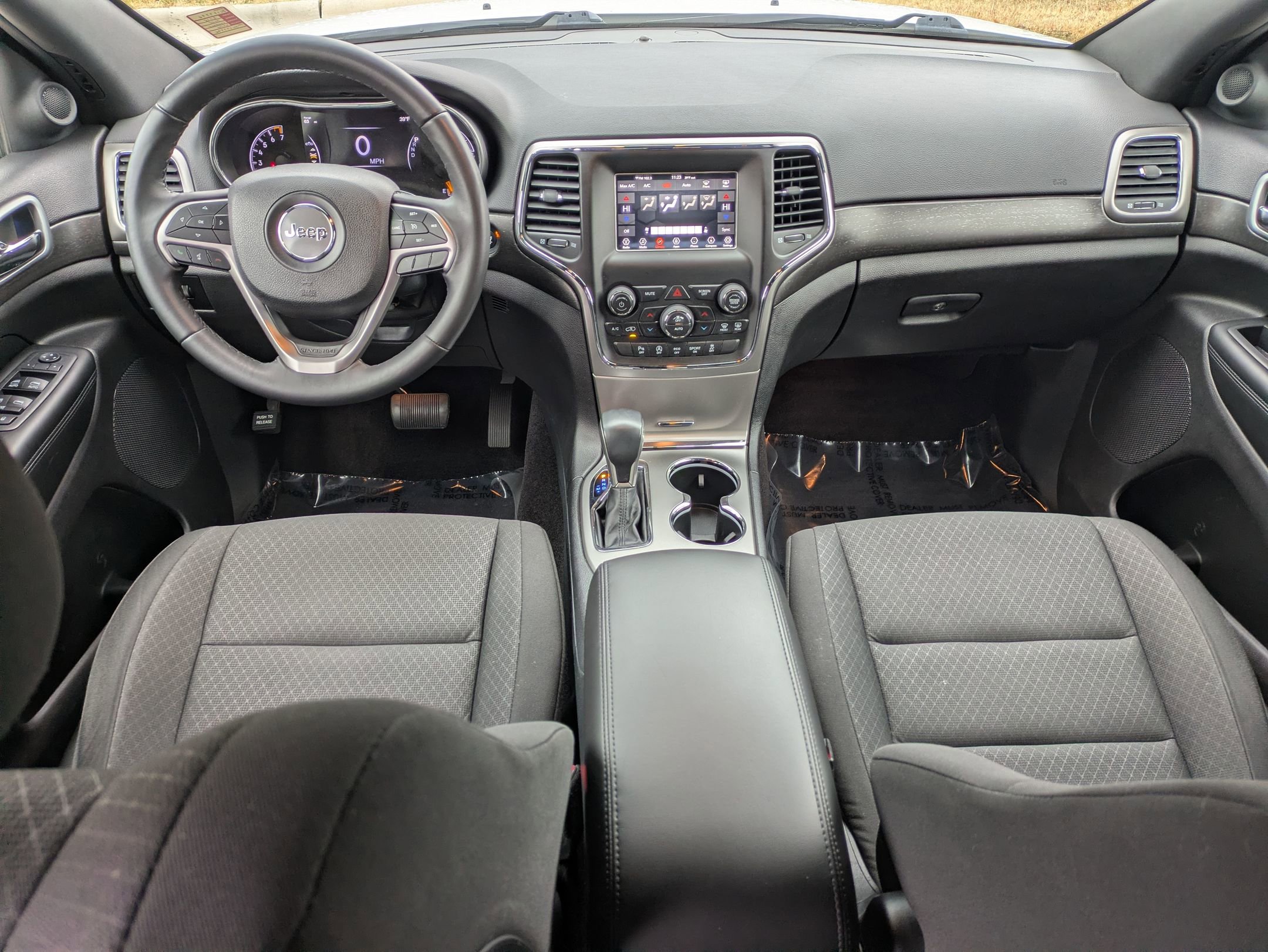 Used 2018 Jeep Grand Cherokee Laredo image 23