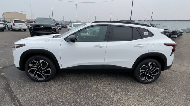 New 2026 Chevrolet Trax RS w/ Sunroof Package FWD image 7