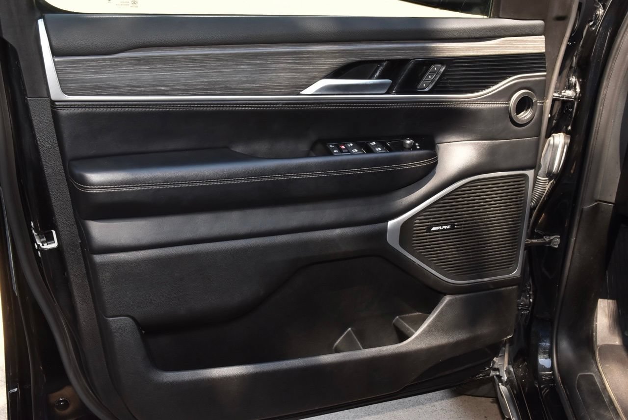 Used 2024 Jeep Wagoneer Series II w/ Flexible Seating Group RWD image 35