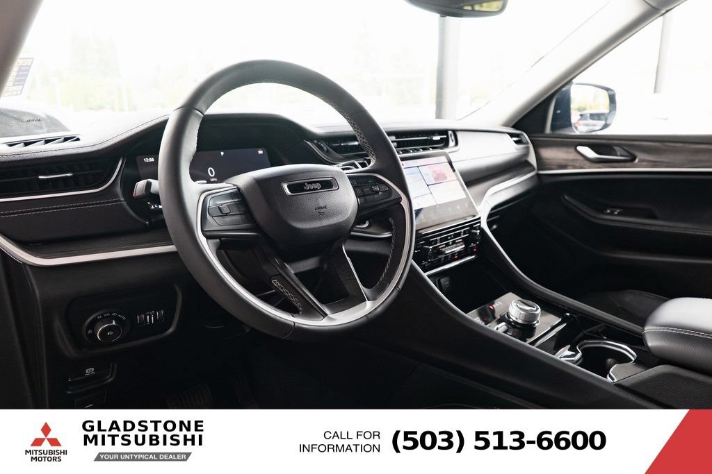 Used 2023 Jeep Grand Cherokee Limited AWD/4WD image 19