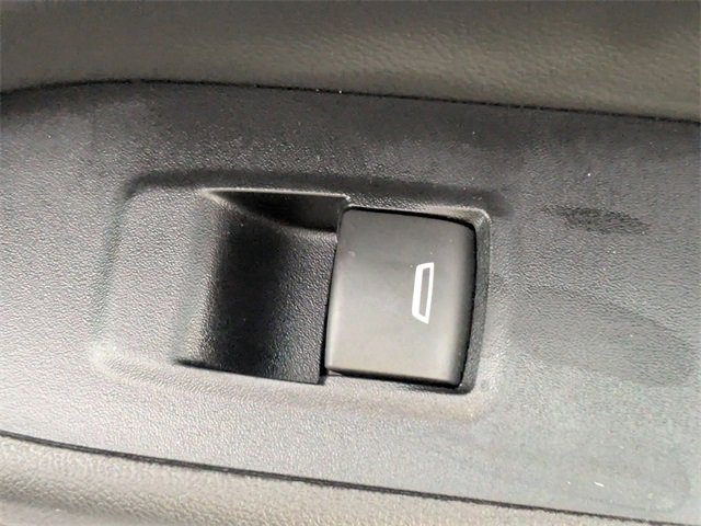 Used 2018 Chevrolet Equinox LT image 34