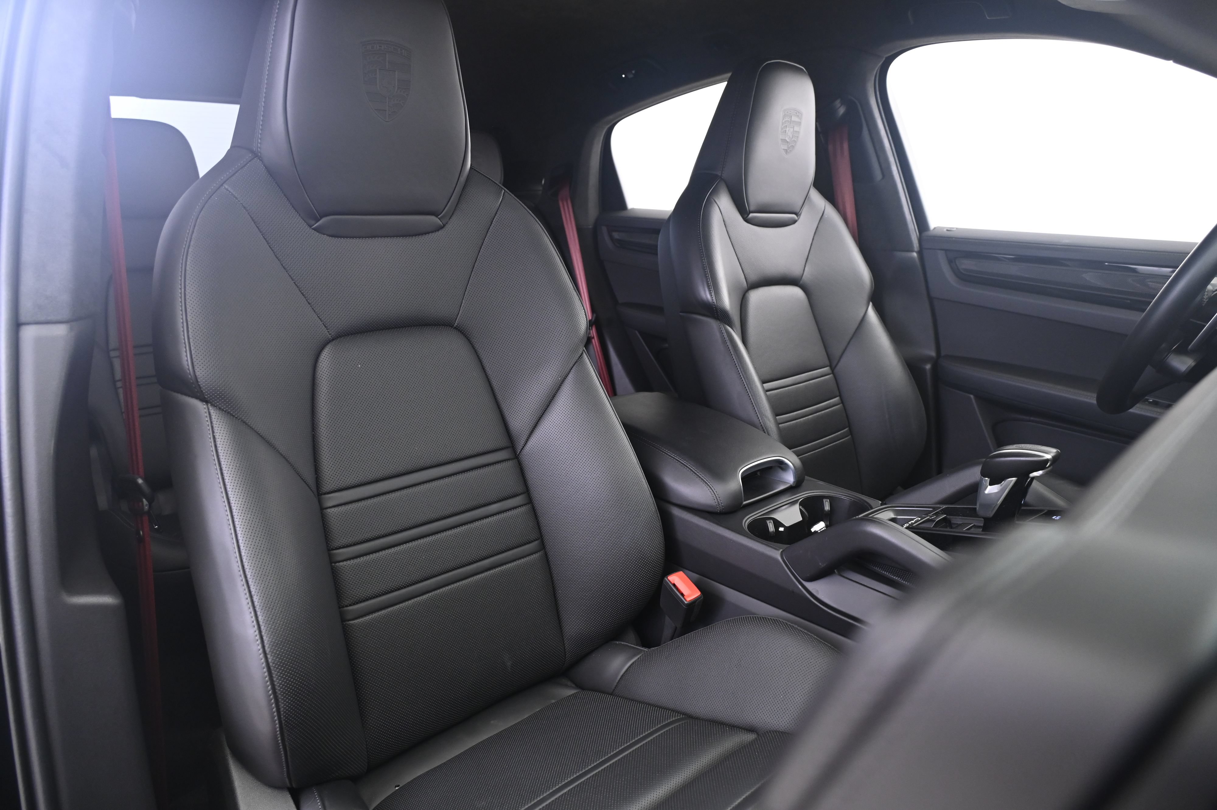 Certified 2022 Porsche Cayenne Turbo GT AWD/4WD image 24