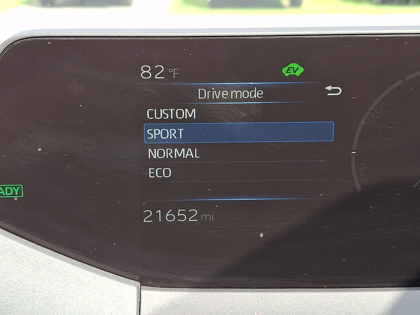 Certified 2025 Toyota Prius LE FWD image 28