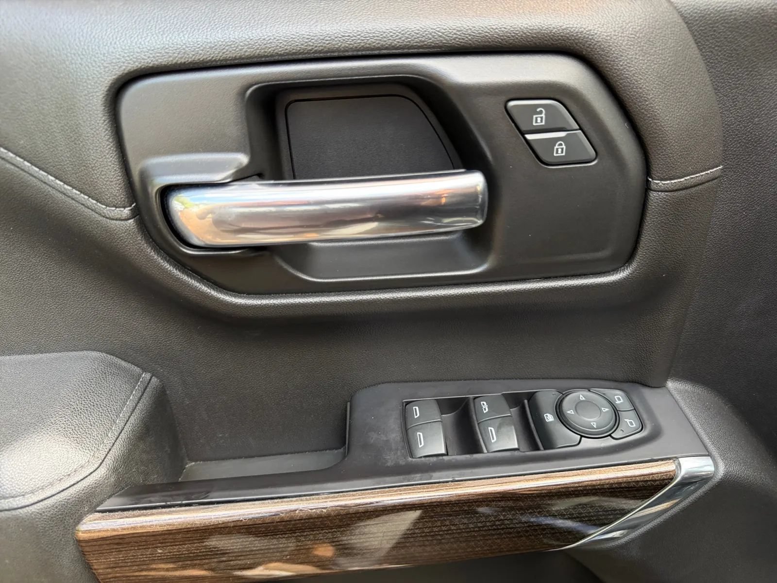 Used 2019 Chevrolet Silverado 1500 LT Trail Boss AWD/4WD image 14