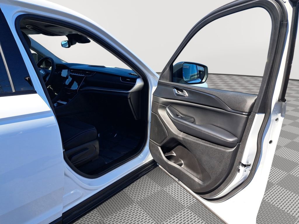 Used 2023 Jeep Grand Cherokee L Laredo image 17