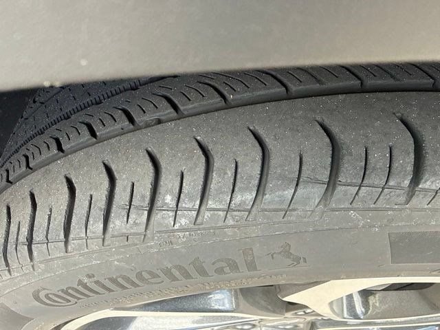 Used 2024 Chevrolet Trax RS w/ Sunroof Package FWD image 4