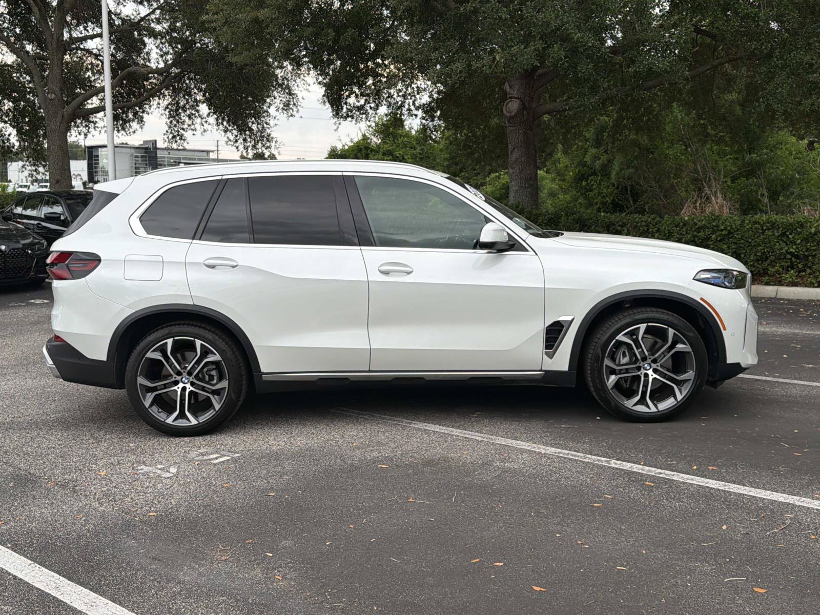Certified 2026 BMW X5 xDrive40i w/ Climate Comfort Package AWD/4WD image 3