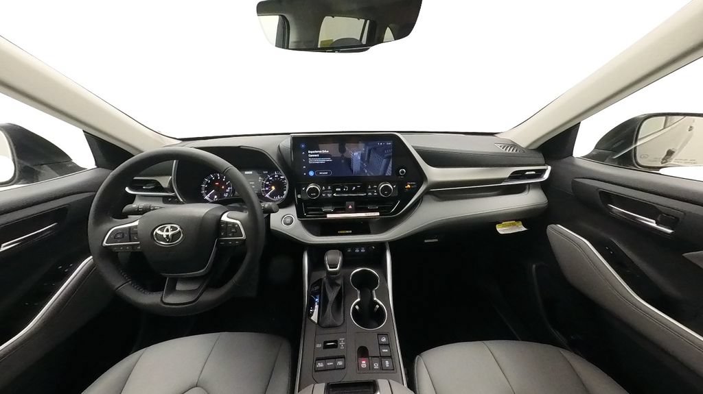 Certified 2024 Toyota Highlander XLE AWD/4WD image 31