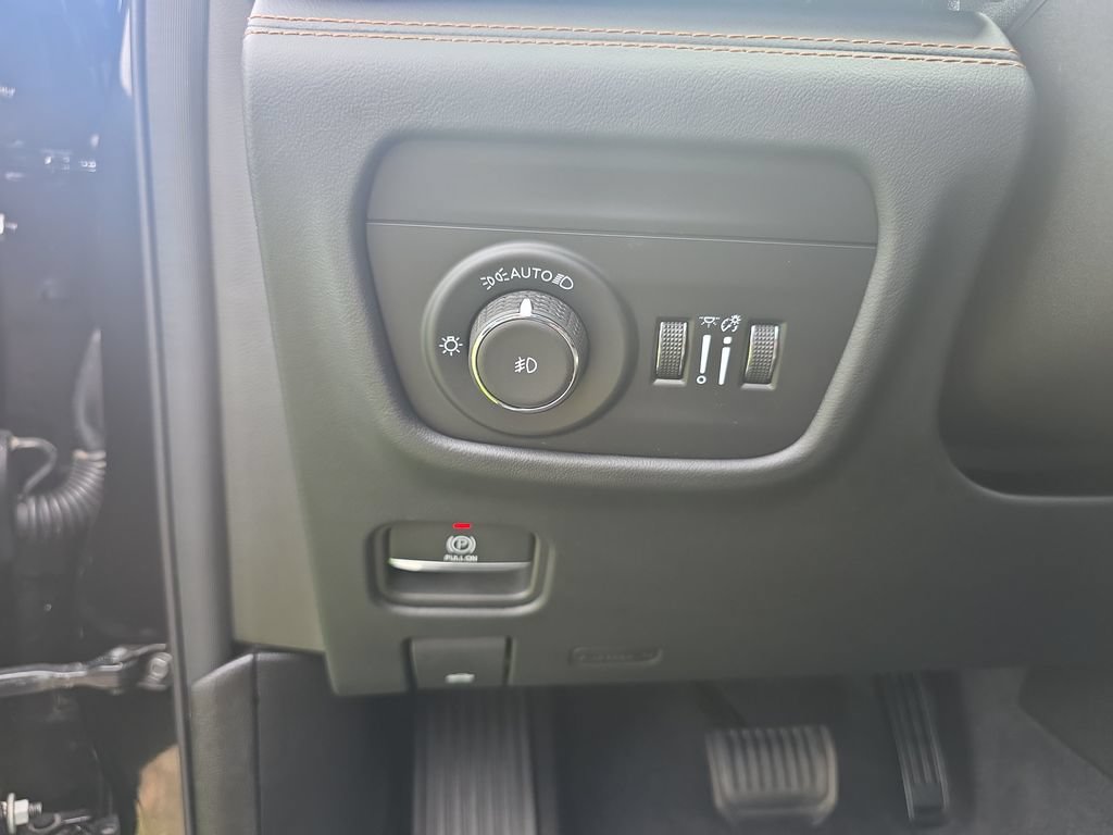 Used 2024 Jeep Grand Cherokee L Summit AWD/4WD image 21