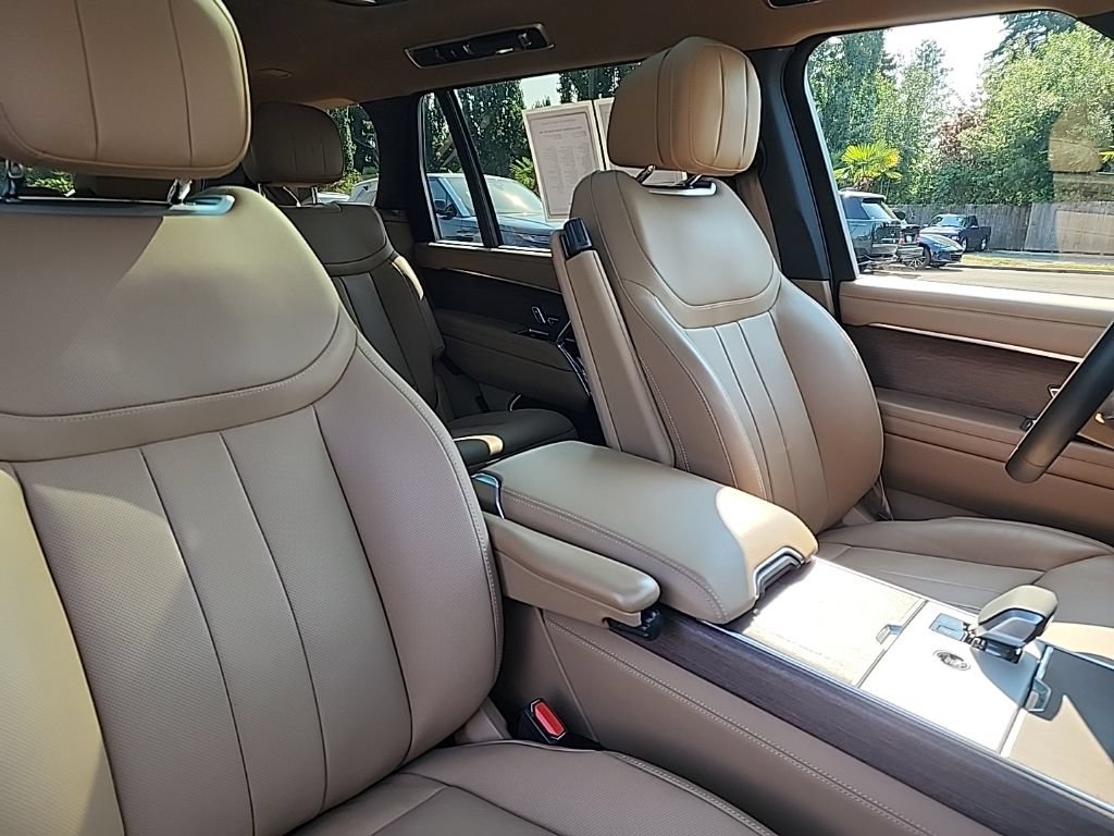 Certified 2025 Land Rover Range Rover Long Wheelbase SE AWD/4WD image 19