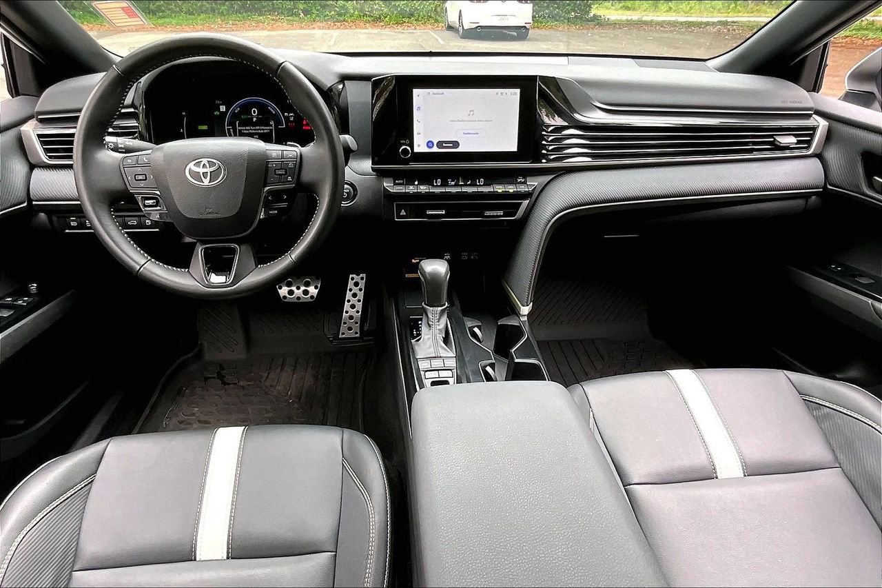 Used 2025 Toyota Camry SE FWD image 7