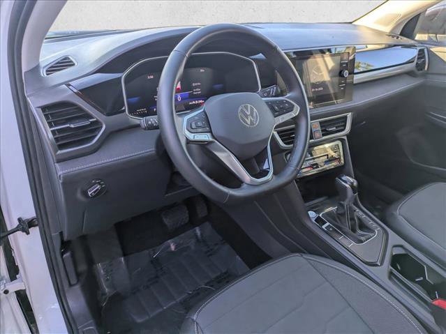Certified 2025 Volkswagen Taos SE image 11