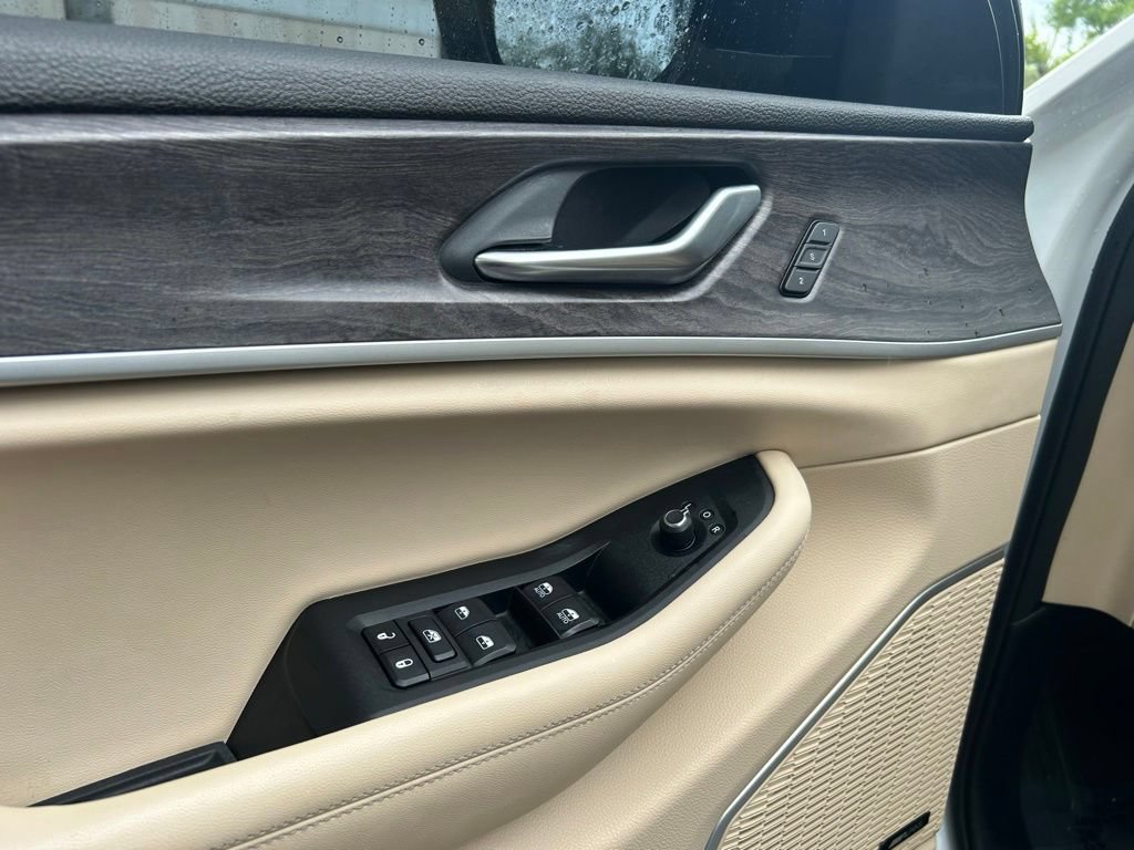 Certified 2022 Jeep Grand Cherokee L Limited RWD image 16