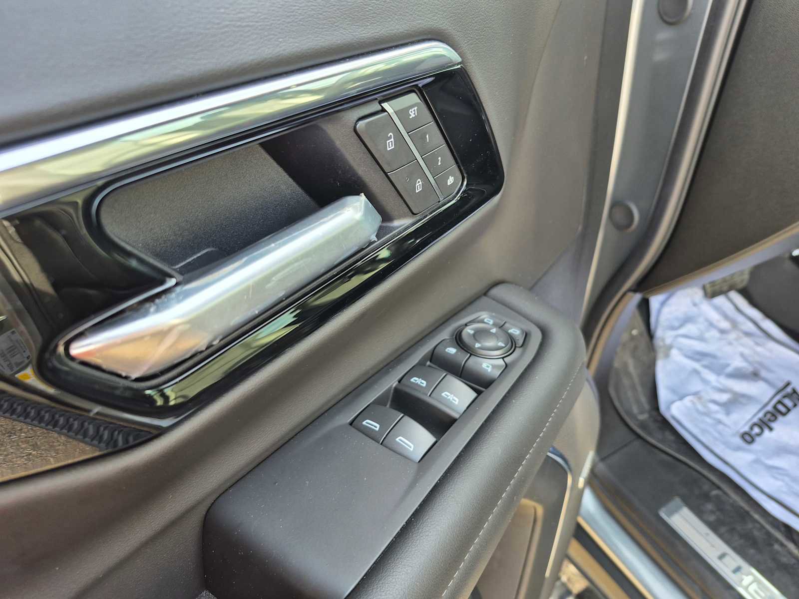 Used 2025 Chevrolet Tahoe Z71 w/ Z71 Off-Road Package image 15