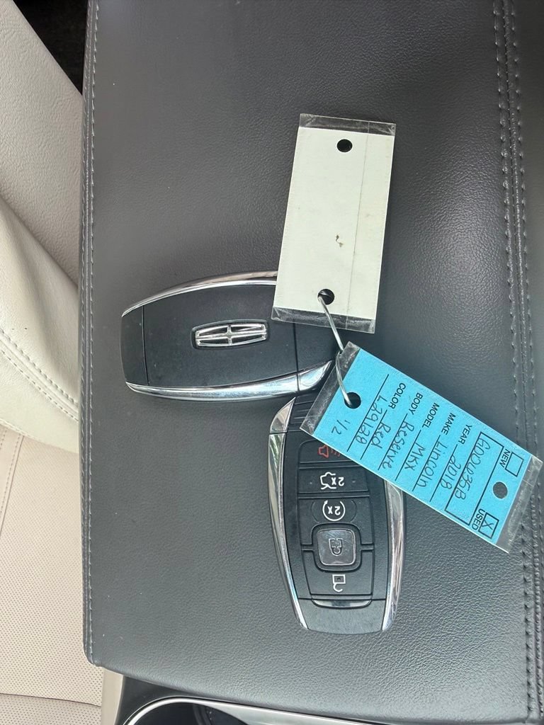 Used 2018 Lincoln MKX Reserve w/ Driver Assistance Package AWD/4WD image 32