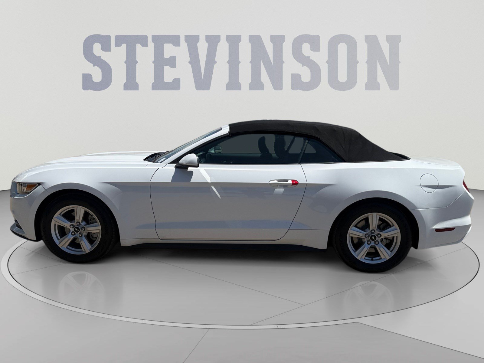 Used 2017 Ford Mustang Convertible RWD image 2